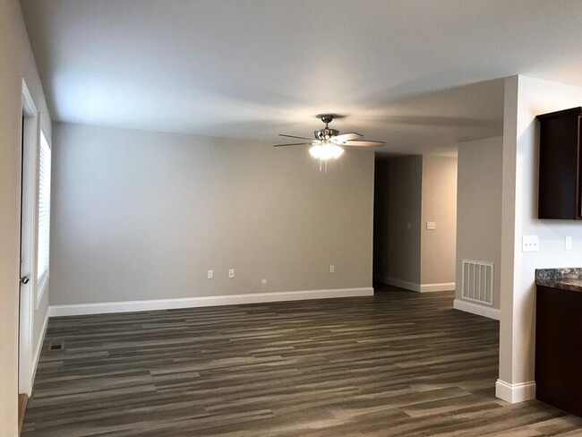 Building Photo - 2240 Murphys Chapel Dr
