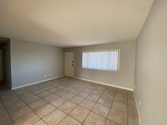 Building Photo - 3 BEDROOM 2 BATH HOUSE LOCATED CLOSE TO SC...