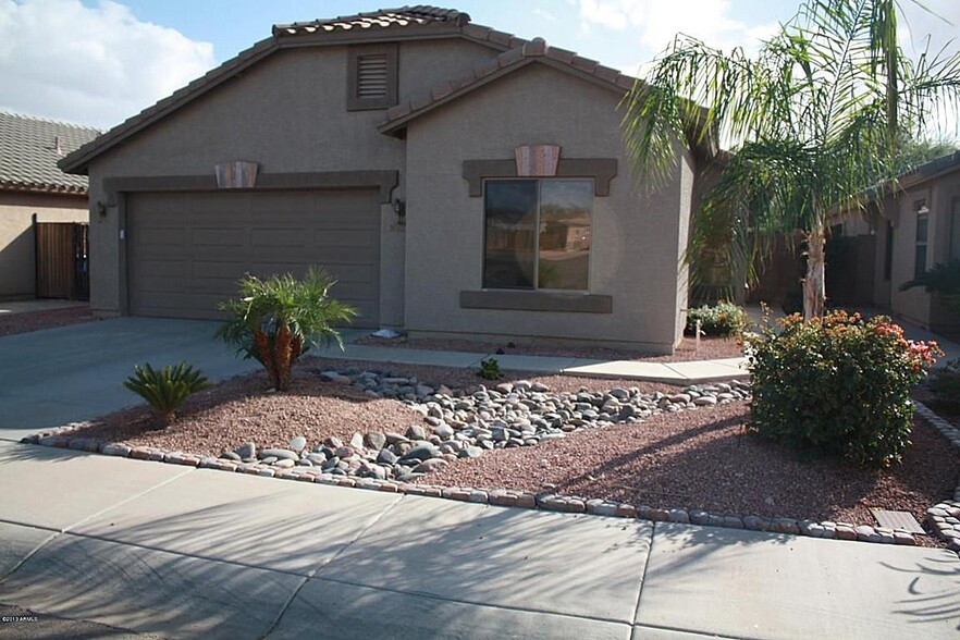 Primary Photo - 15905 W Saguaro Ln