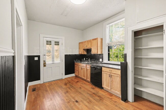 Building Photo - 2220 Salvador St