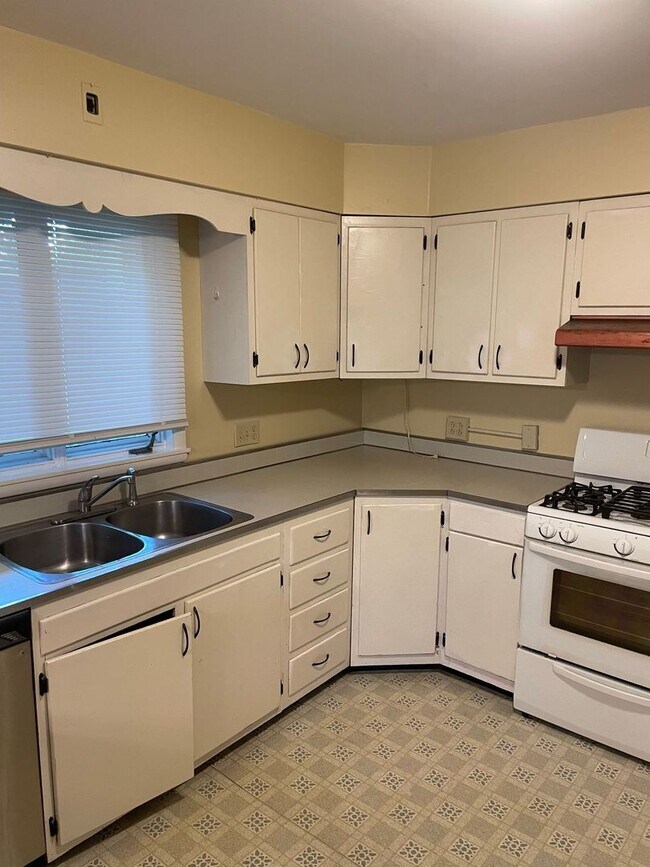 Building Photo - 509 S Highland Ave