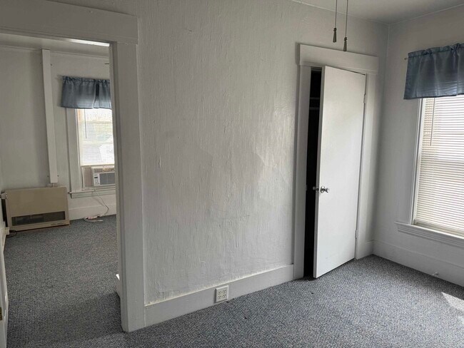 Building Photo - 316 Douglas St