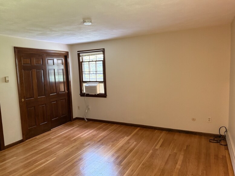 Building Photo - 17 Circle Rd