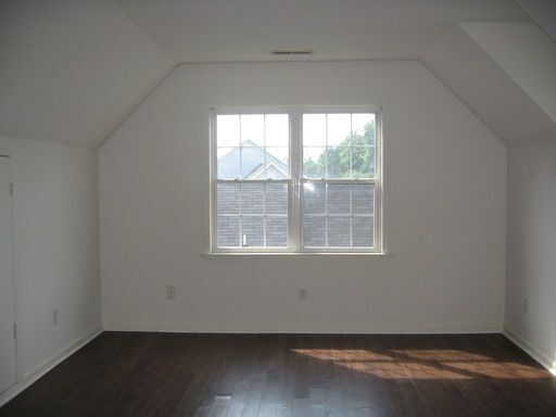 Building Photo - 906 Huff Dr