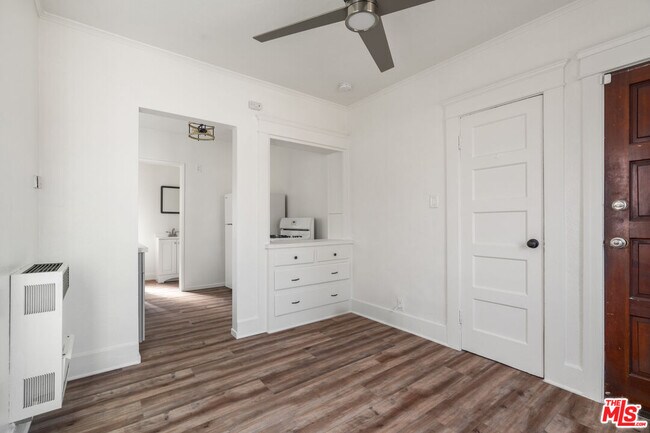 Building Photo - 932 1/2 California Ave