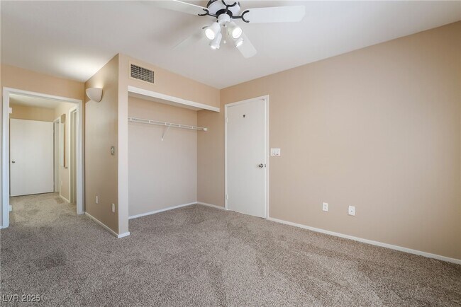 Building Photo - 8070 W Russell Rd
