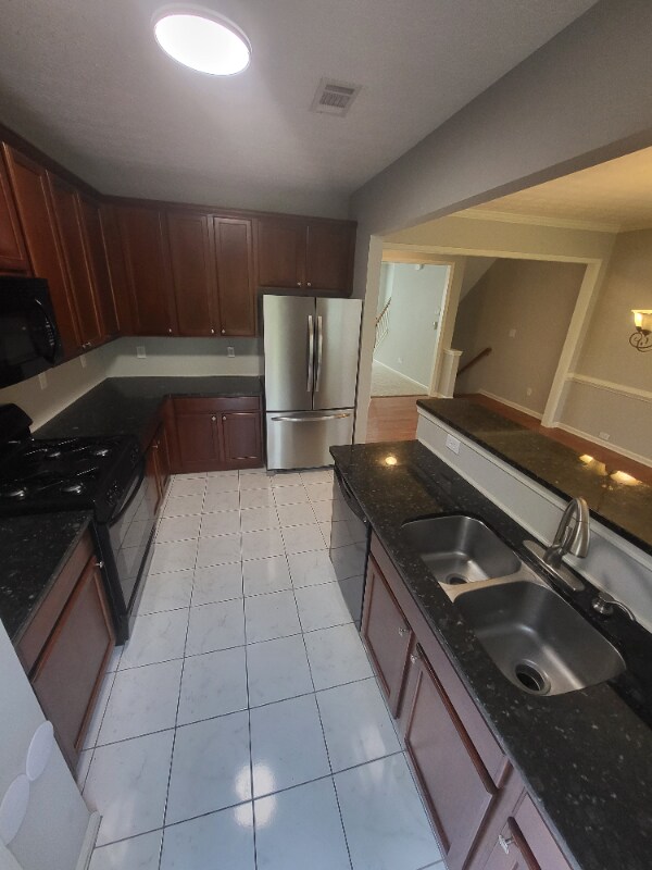 Building Photo - 607 Pecan Knoll Dr