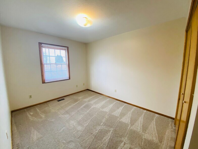 Building Photo - 7491 Shisler St NE