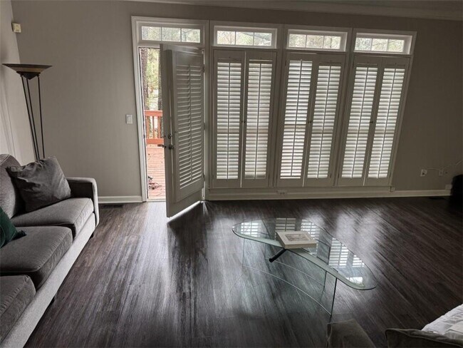 Building Photo - 2505 Oak Quarters