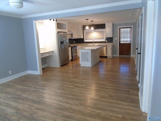 Building Photo - 303 McCullough Ave NE