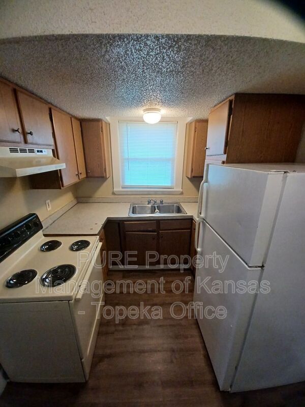 Building Photo - 630 SW Washburn Ave