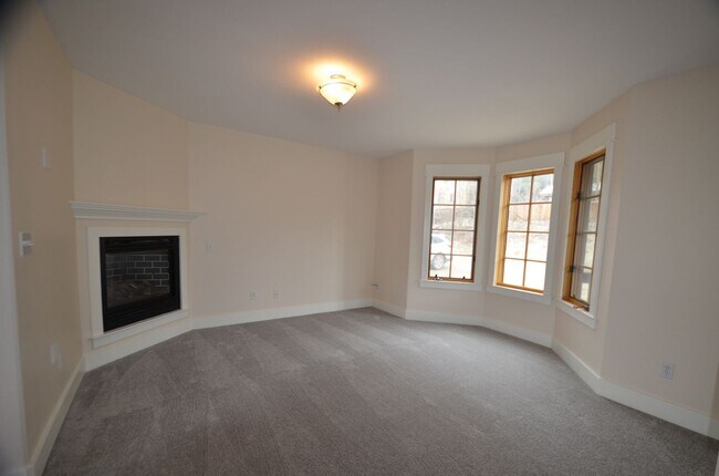 Building Photo - Oak Street Duplex