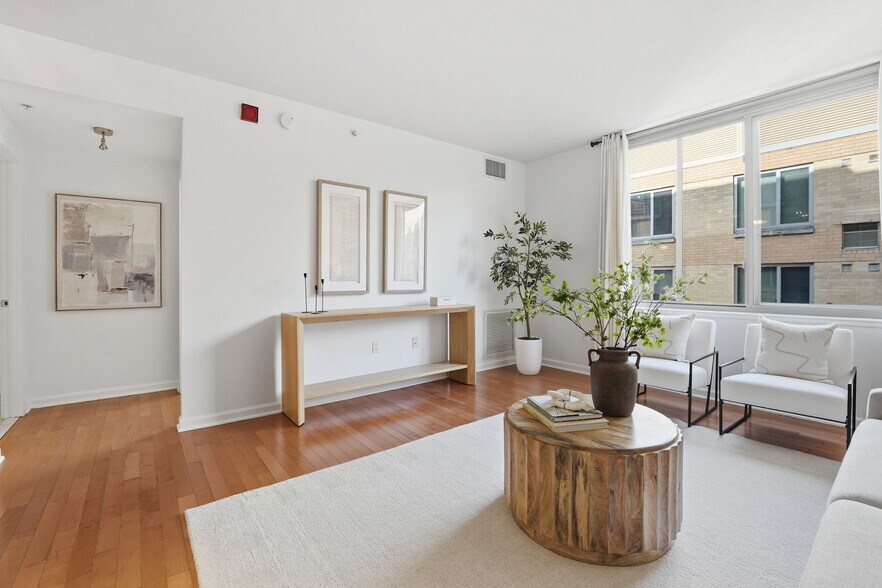 Building Photo - 440 L St NW