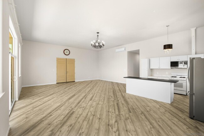 Building Photo - 9427 Vista Dr