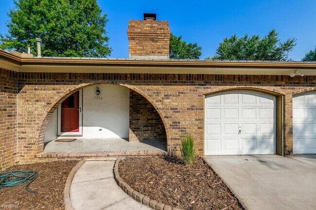 Building Photo - 3 br, 3 bath House - 1306 N Brookfield Ln