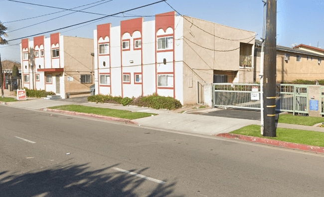 Building Photo - Del Rio Apts