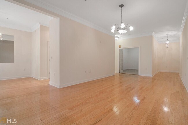 Building Photo - 5415 Northland Dr