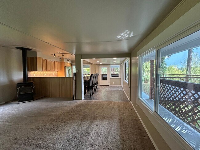 Building Photo - Stunning Views! Secluded 2 Bed, 1 Bath Gem!