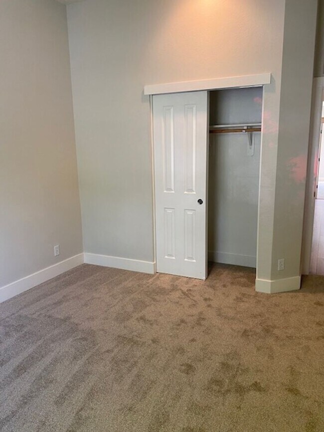 Building Photo - Sweet, perfect 10 located in Caughlin Ranc...