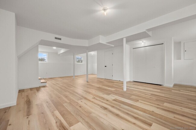 Building Photo - 141 Ridgewood Dr