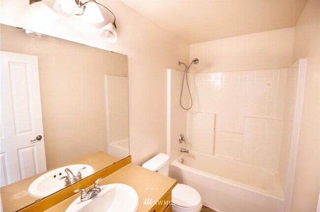 Building Photo - Premier Lake Stevens Living: Top-Rated Schools & Walkable Parks