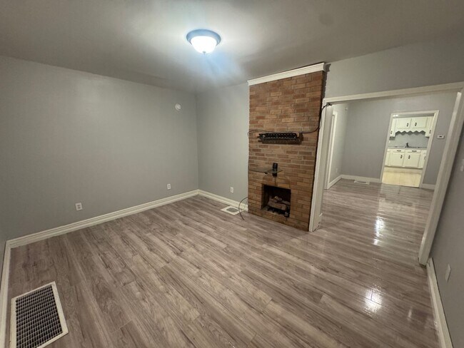 Building Photo - 7602 Wentworth Ave