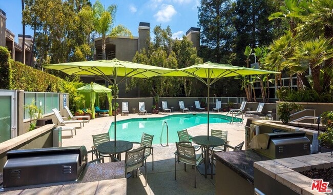 Building Photo - 1401 Ambassador St