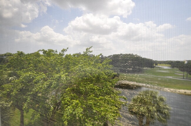 Building Photo - 3510 Oaks Way