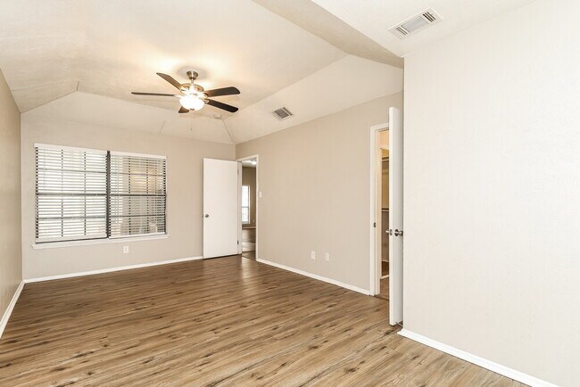 Building Photo - 1439 Colborne Dr