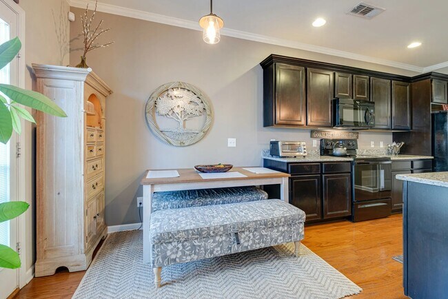 Building Photo - 2012 Hickory Brook Dr