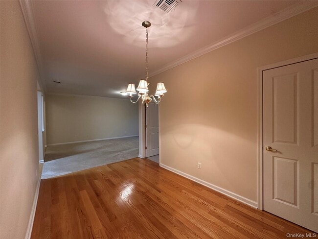 Building Photo - 75 Quaker Ave