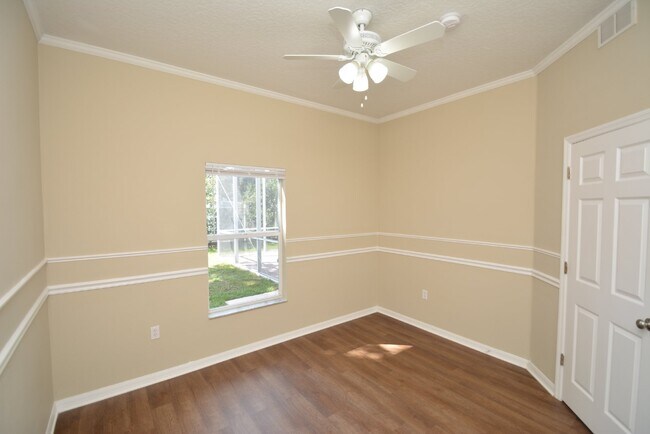 Building Photo - Pool Home with 4 bed, 2 bath located in Se...