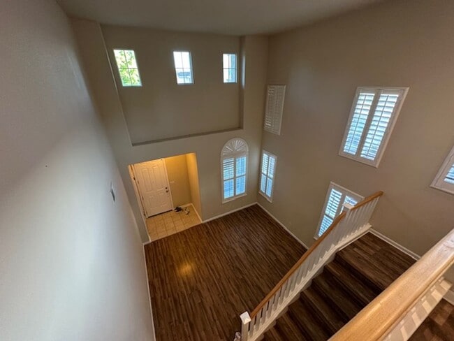 Building Photo - Spacious 4-Bedroom, 2.5-Bathroom Home, Fre...