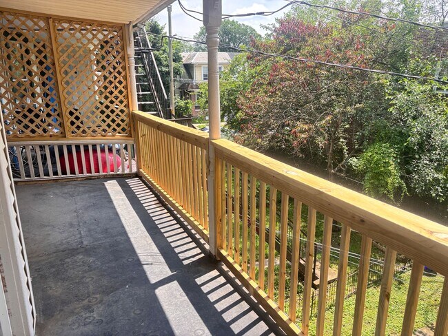 Building Photo - 4 Bedroom, 2 Full Baths Harrisburg House for Rent