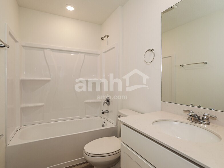 Building Photo - 2833 Grand Finale St