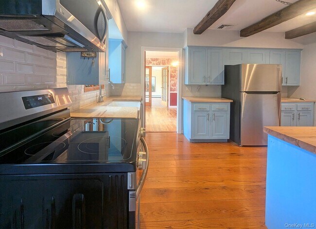 Building Photo - 48 Bayberry Ave