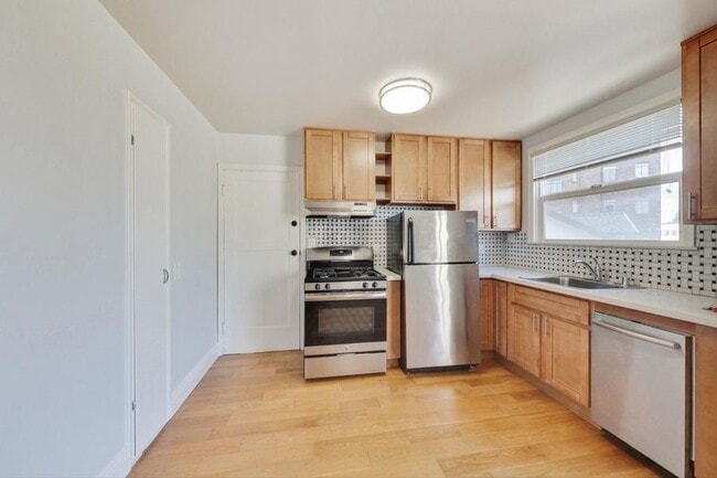 Building Photo - 465 Bellevue Ave
