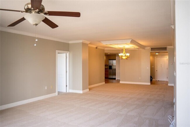 Building Photo - 1 Beach Dr SE