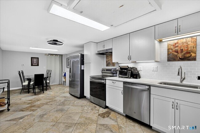 Building Photo - 440 Evergreen Ave