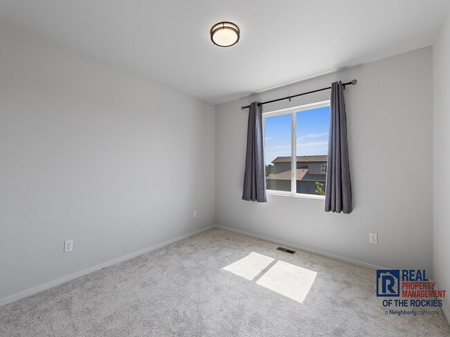 Building Photo - Stunning 3 Bed 2.5 Bath Townhome in Timnath, CO!