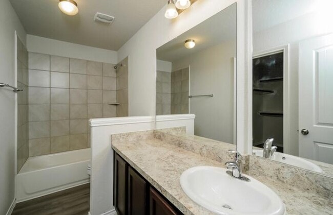 Building Photo - 2350 Redlove Dr