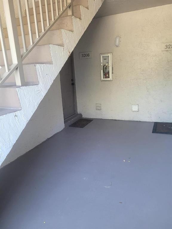 Building Photo - 3208 Coral Lake Ln