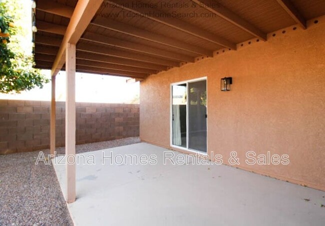 Building Photo - 9779 E Paseo San Ardo