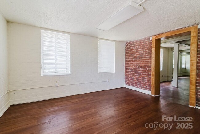 Building Photo - 203 W Liberty St