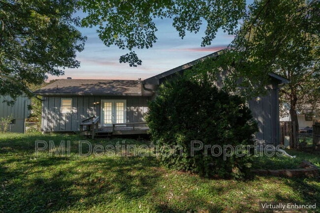 Building Photo - 525 NE Karapat Dr