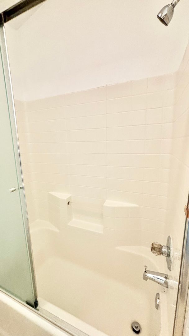 Building Photo - N0611