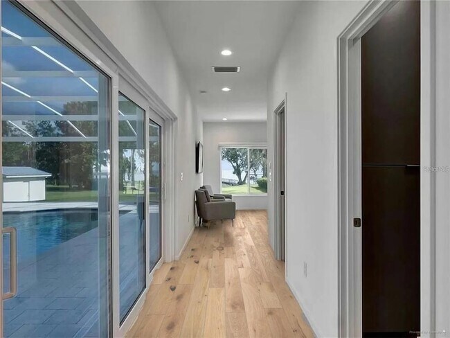 Building Photo - 1021 Temple Grove Pl