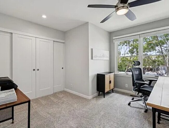 Building Photo - 641 Centre Ct