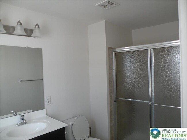 Building Photo - 6092 Valley Forge Dr