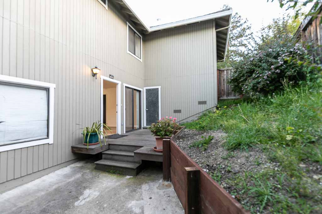 Building Photo - 2470 Bella Vista Ave